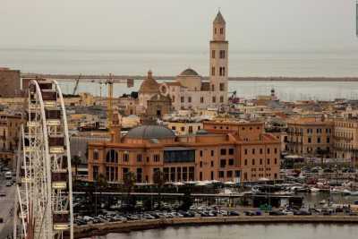 Bari dall'alto: la citt� ammirata dal belvedere del Palazzo della Provincia